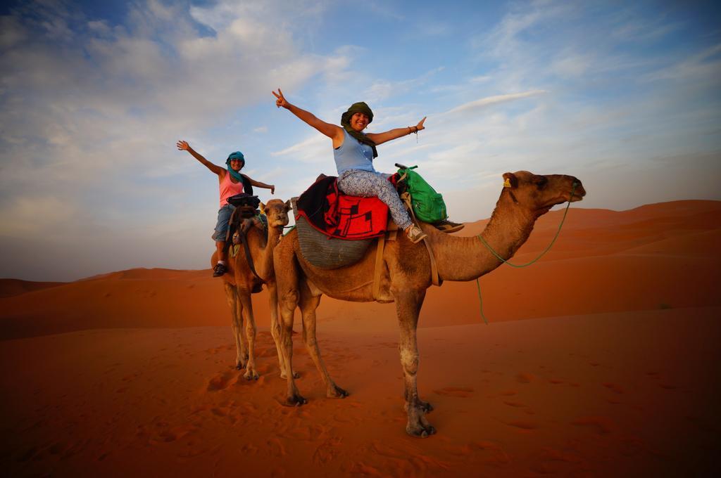 Sahara camel tours camp Hotel Merzouga Ruang foto